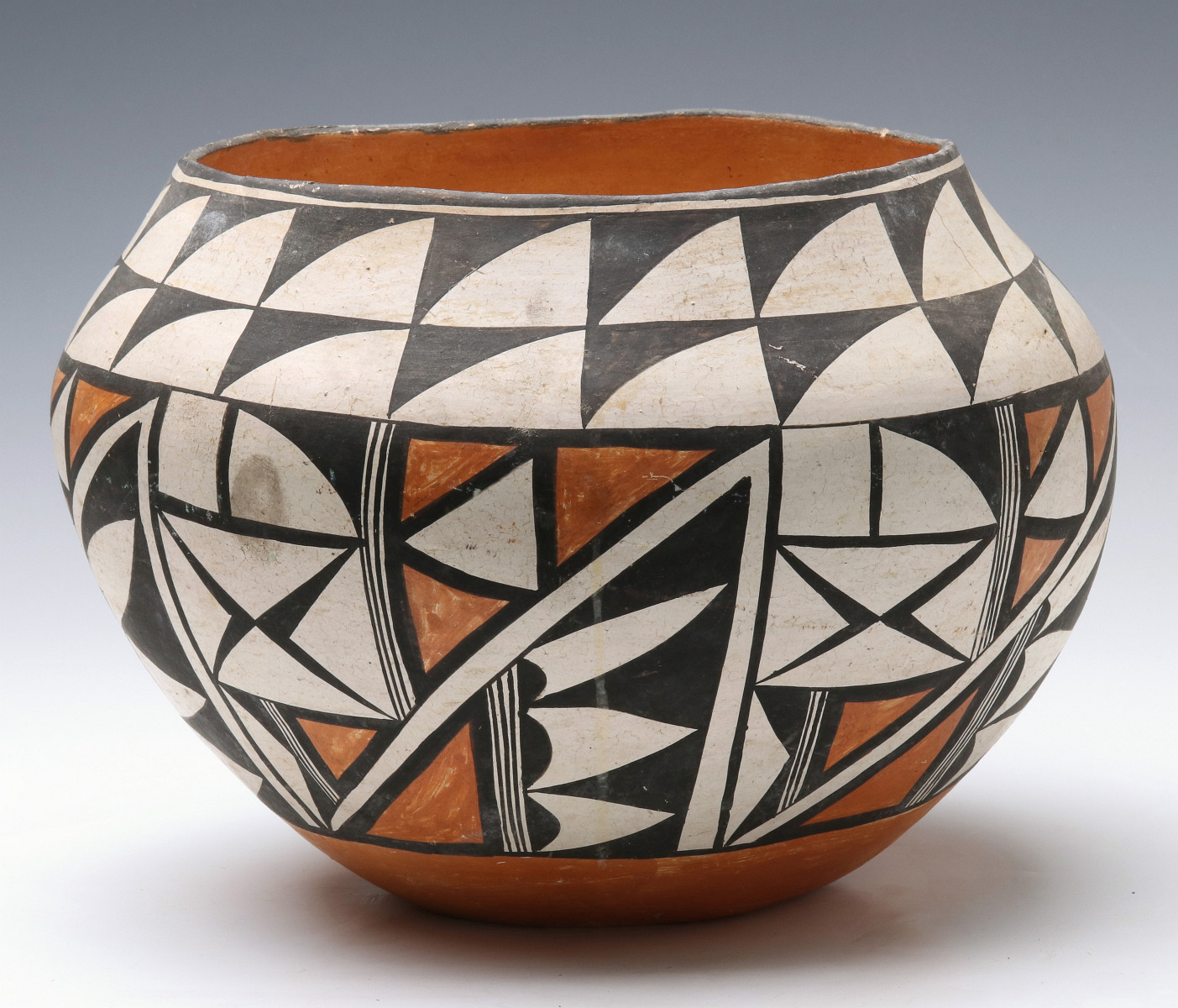 AN 8.5 X 11 INCH ACOMA PUEBLO POTTERY OLLA C. 1950