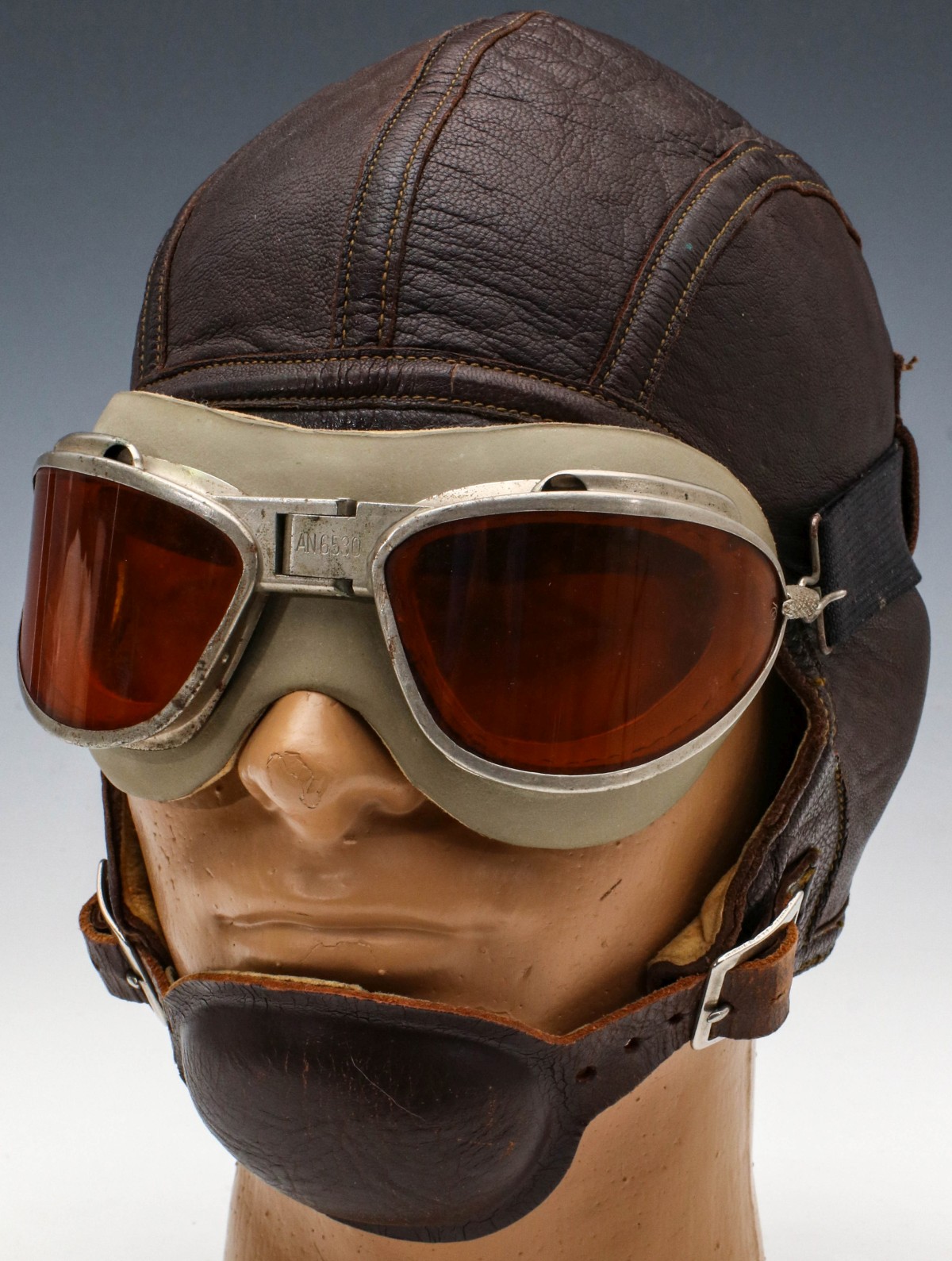 A WWII LEATHER FLIGHT HELMET WITH GOGGLES