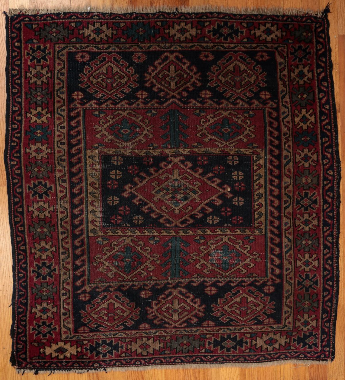 A HAND MADE ANTIQUE SHIRVAN CAUCASIAN RUG