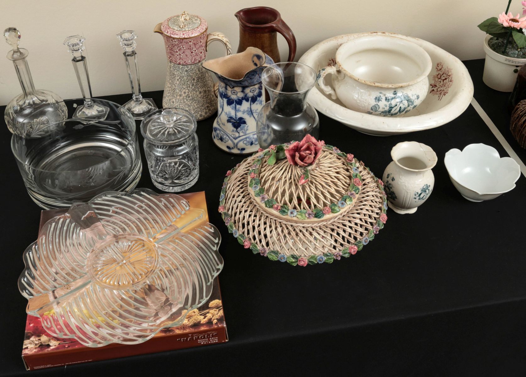 MISCELLANEOUS POTTERY AND GLASS