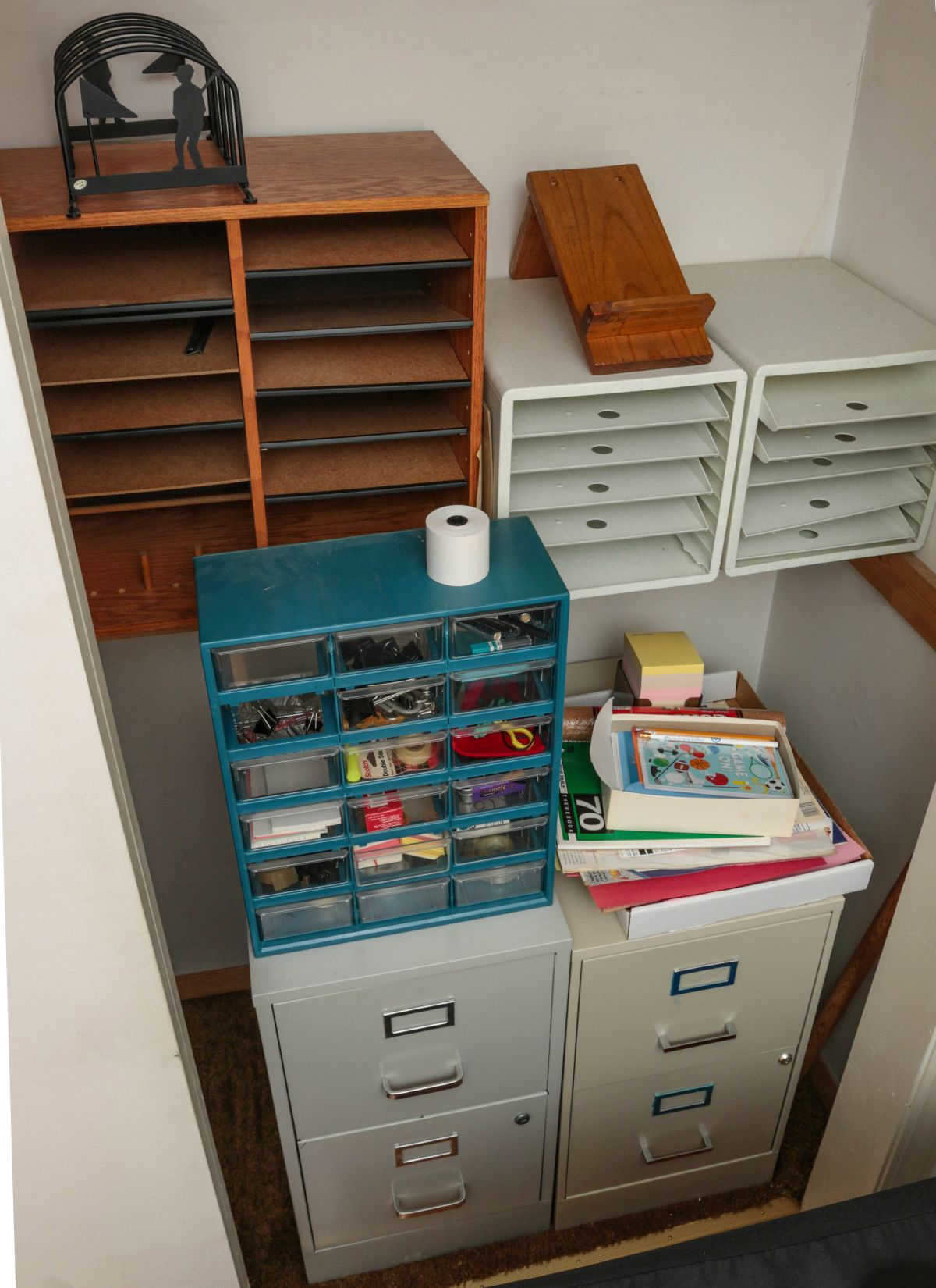 SHELVES AND ORGANIZERS