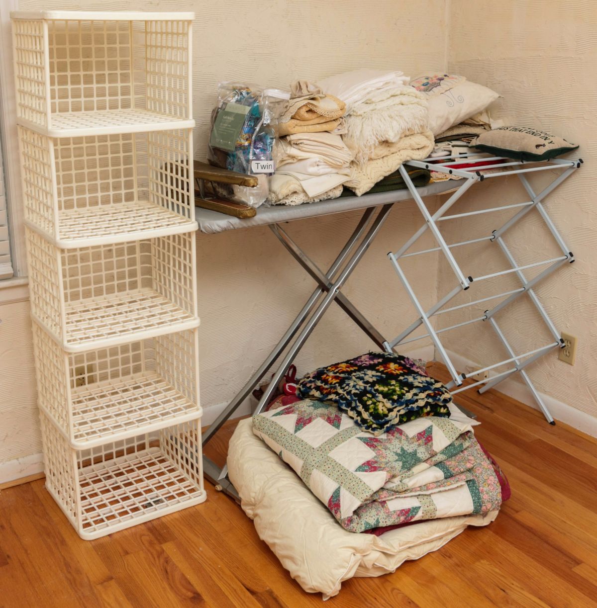 IRONING BOARD, DRYING RACK, ORGANIZER, ETC