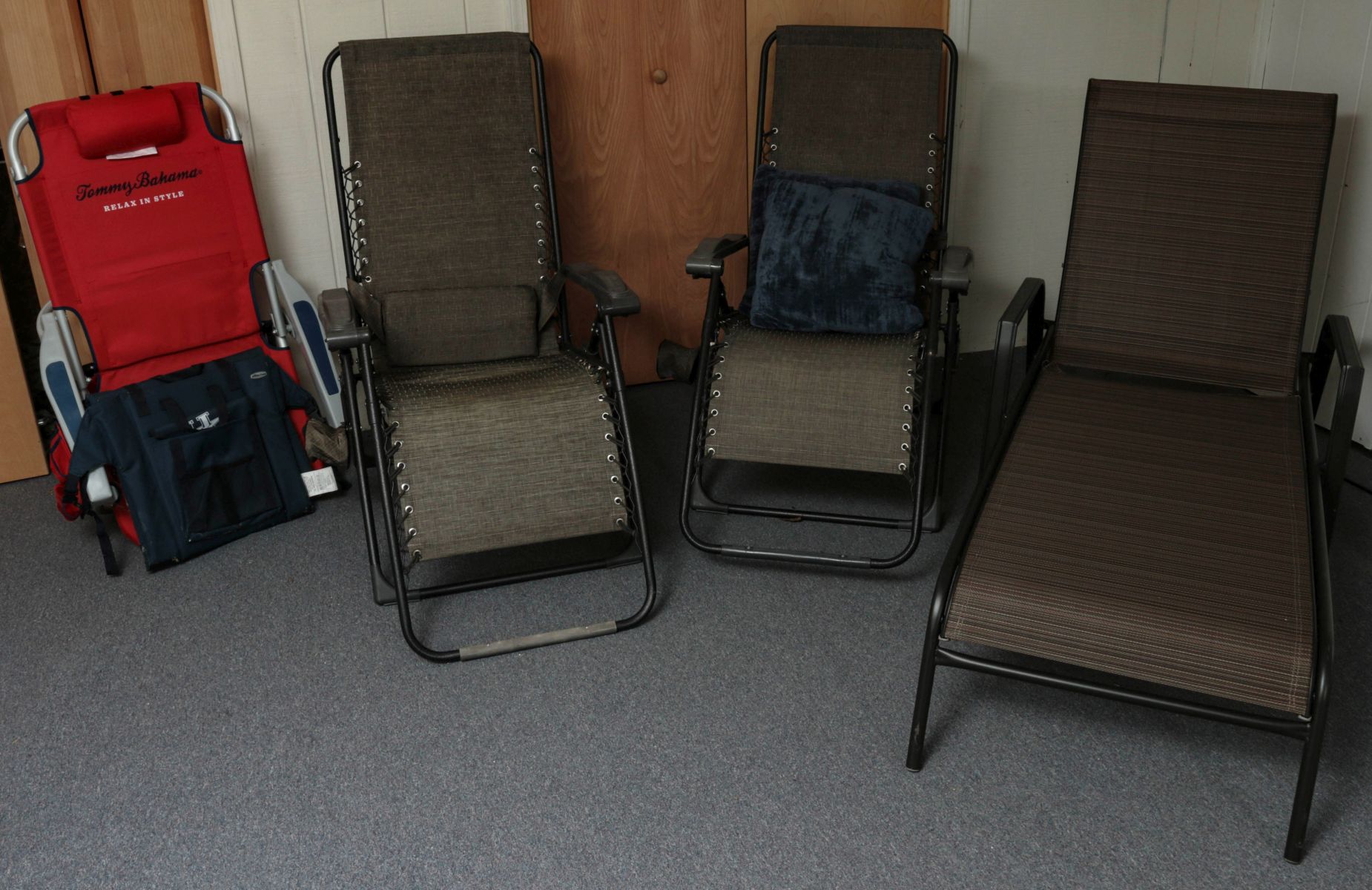 OUTDOOR LOUNGE CHAIRS