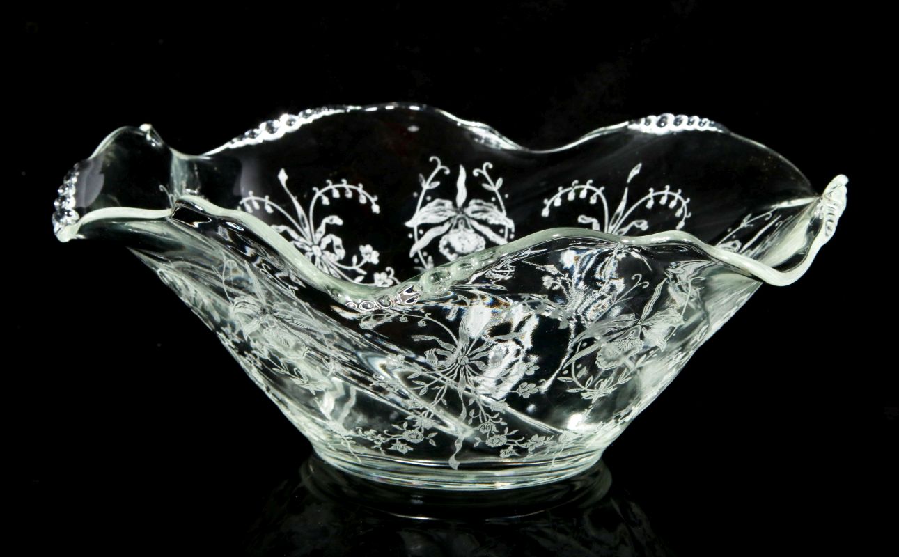 A HEISEY 'ORCHID' PATTERN CENTERPIECE BOWL