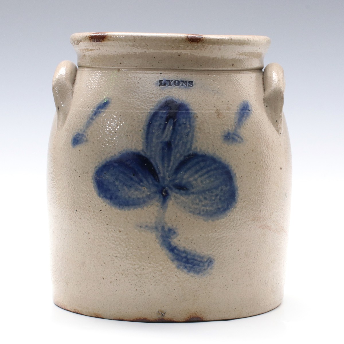 A 19TH CENTURY AMERICAN BLUE DECORATED STONEWARE JAR