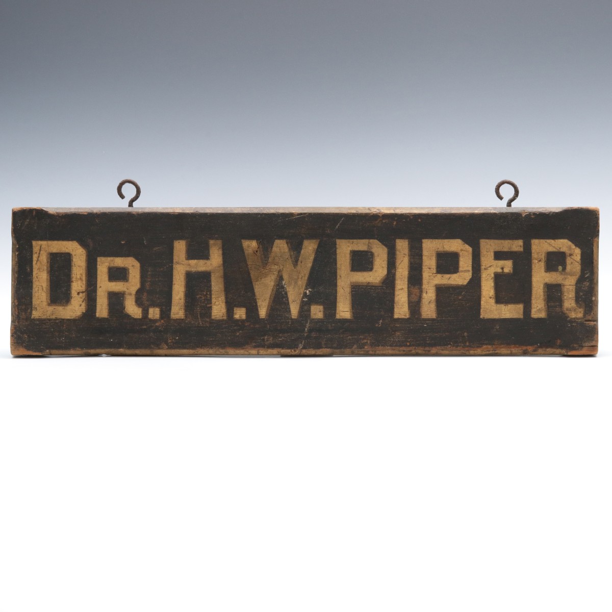 A 19TH CENTURY GILT LETTER SIGN FOR DR. H. W. PIPER