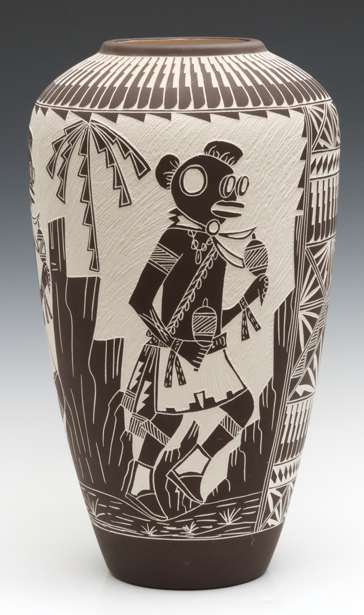 A LATE 20TH C. ACOMA POTTERY VASE SIGNED M&R ROMERO