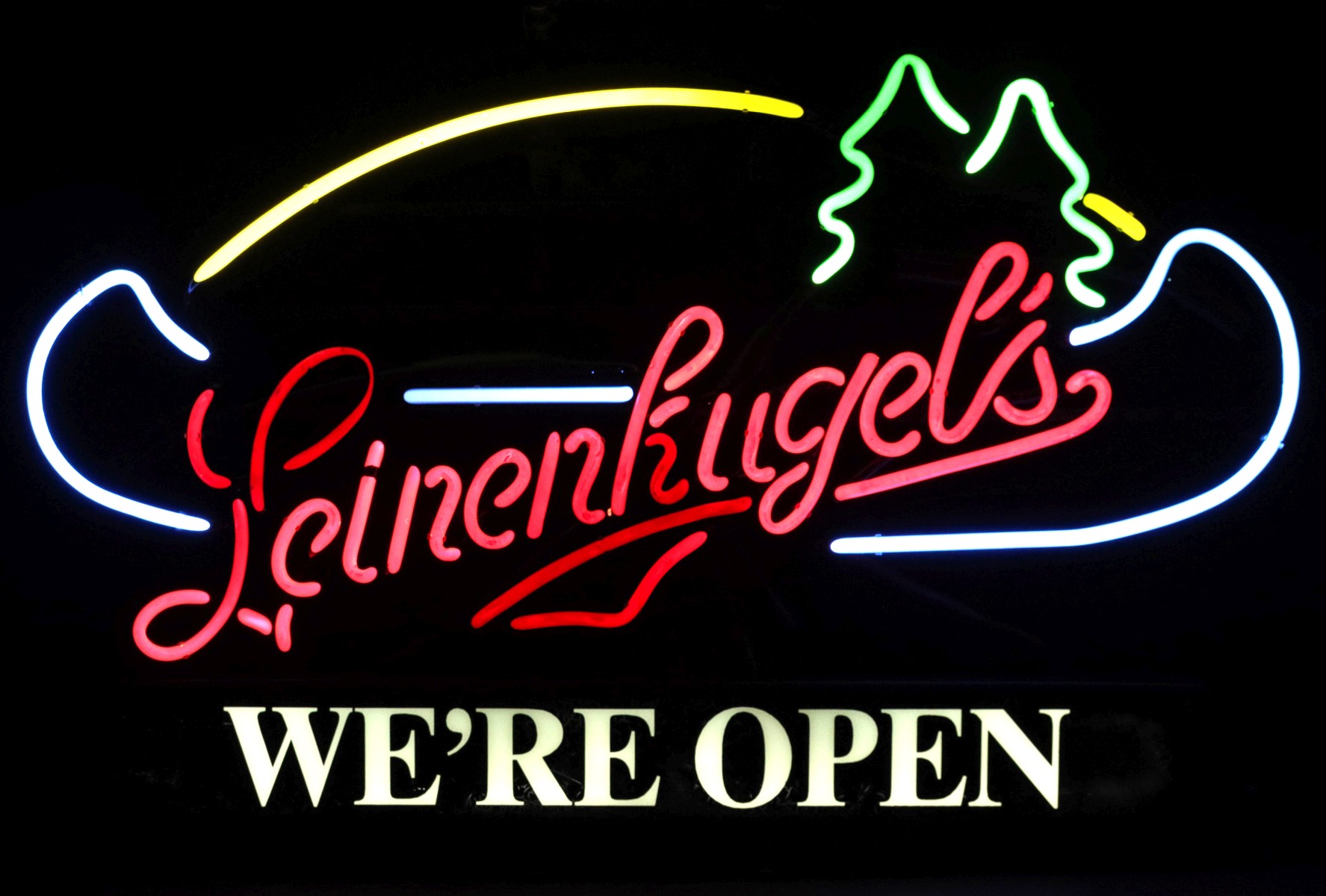 A LEINENKUGEL'S BEER NEON ADVERTISING SIGN