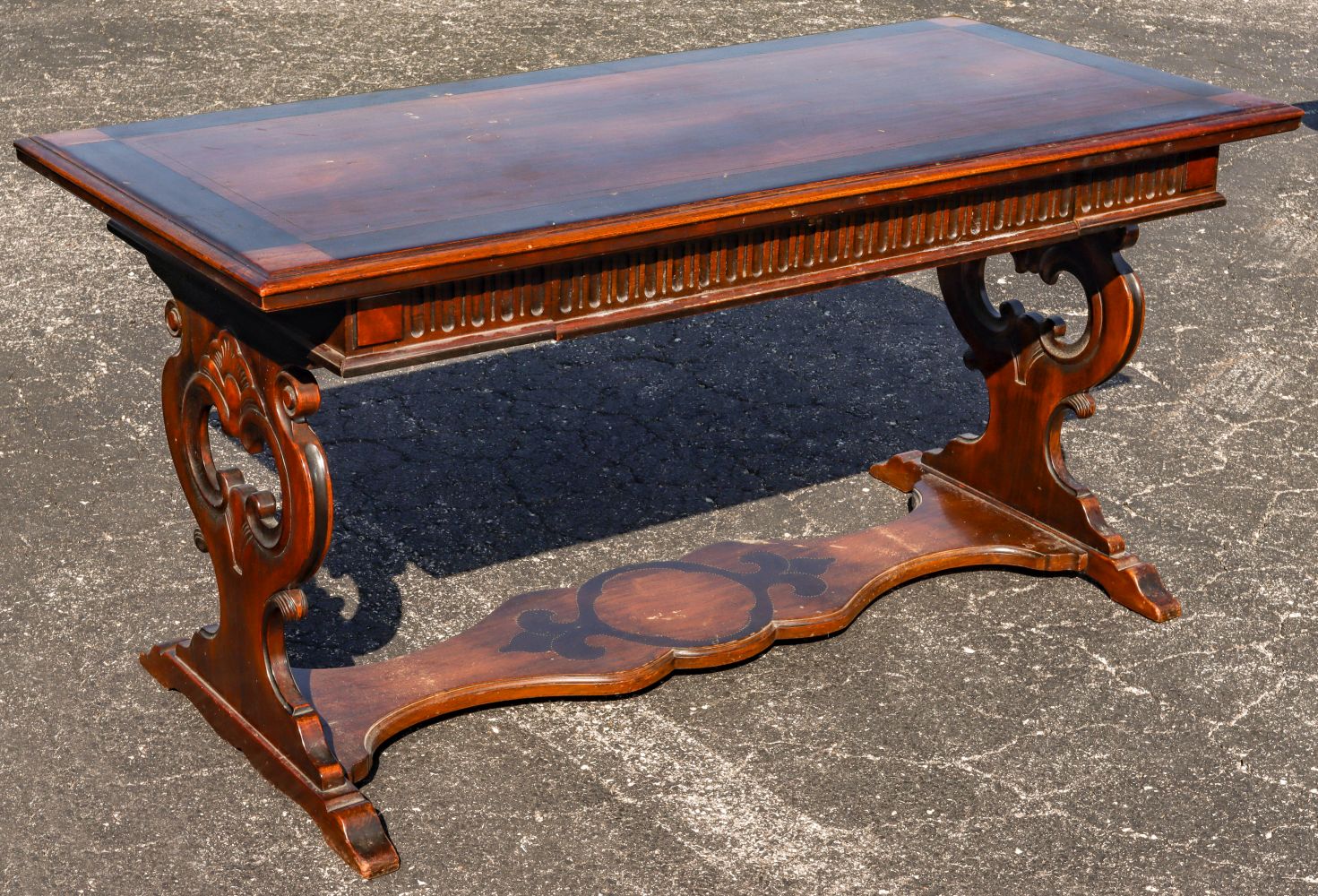 A BERKEY GAY SPAN UMBRIAN LINE LIBRARY TABLE CIRCA 1915