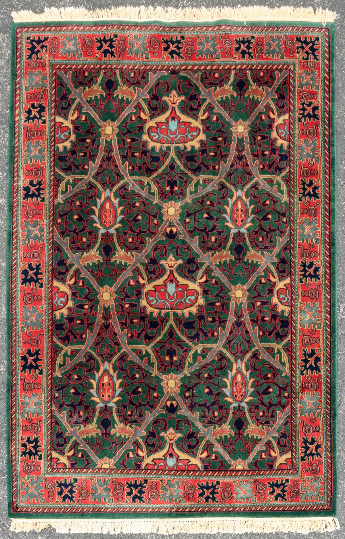 A LATE 20TH CENTURY HANDMADE PERSIAN RUG APPROX 6 X 9
