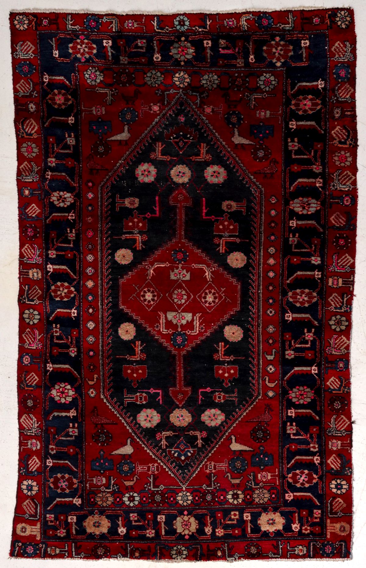 A LATE 20TH CENTURY PERSIAN HAMADAN RUG