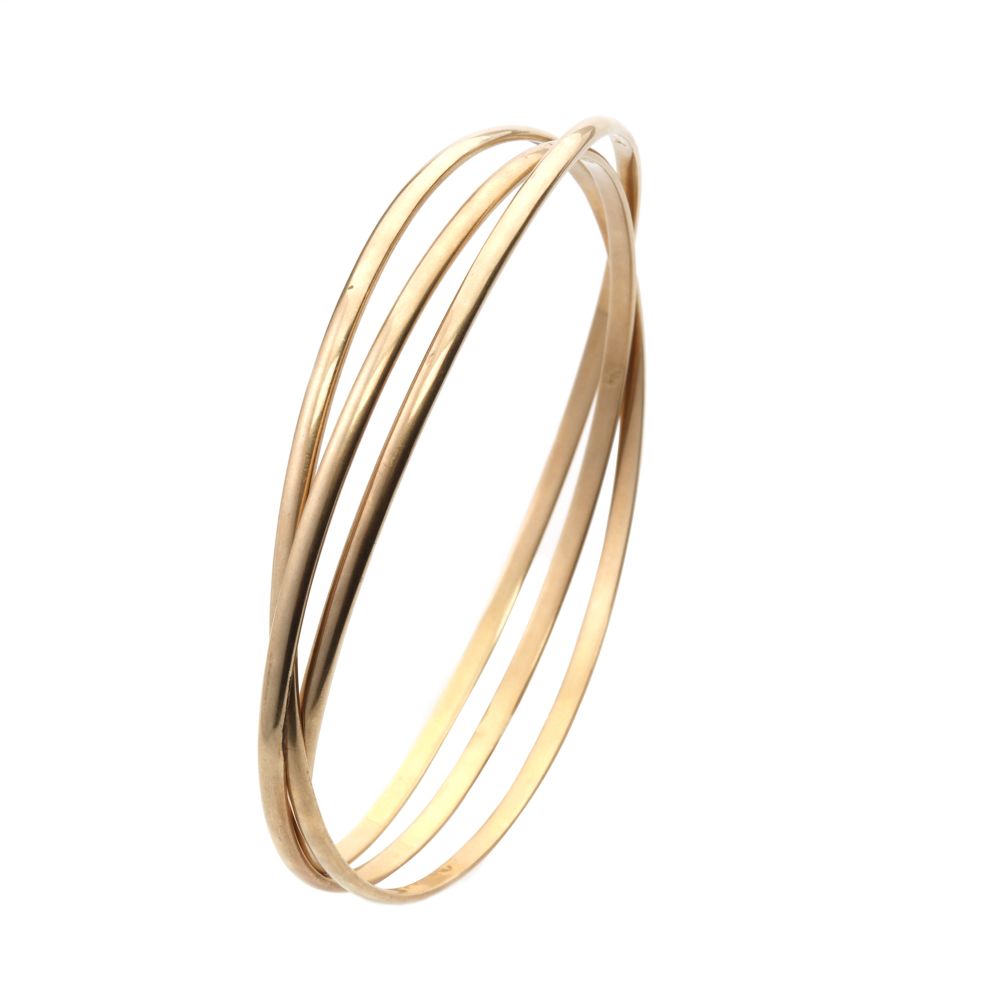 A SET OF INTERLOCKING 14K GOLD BANGLE BRACELETS