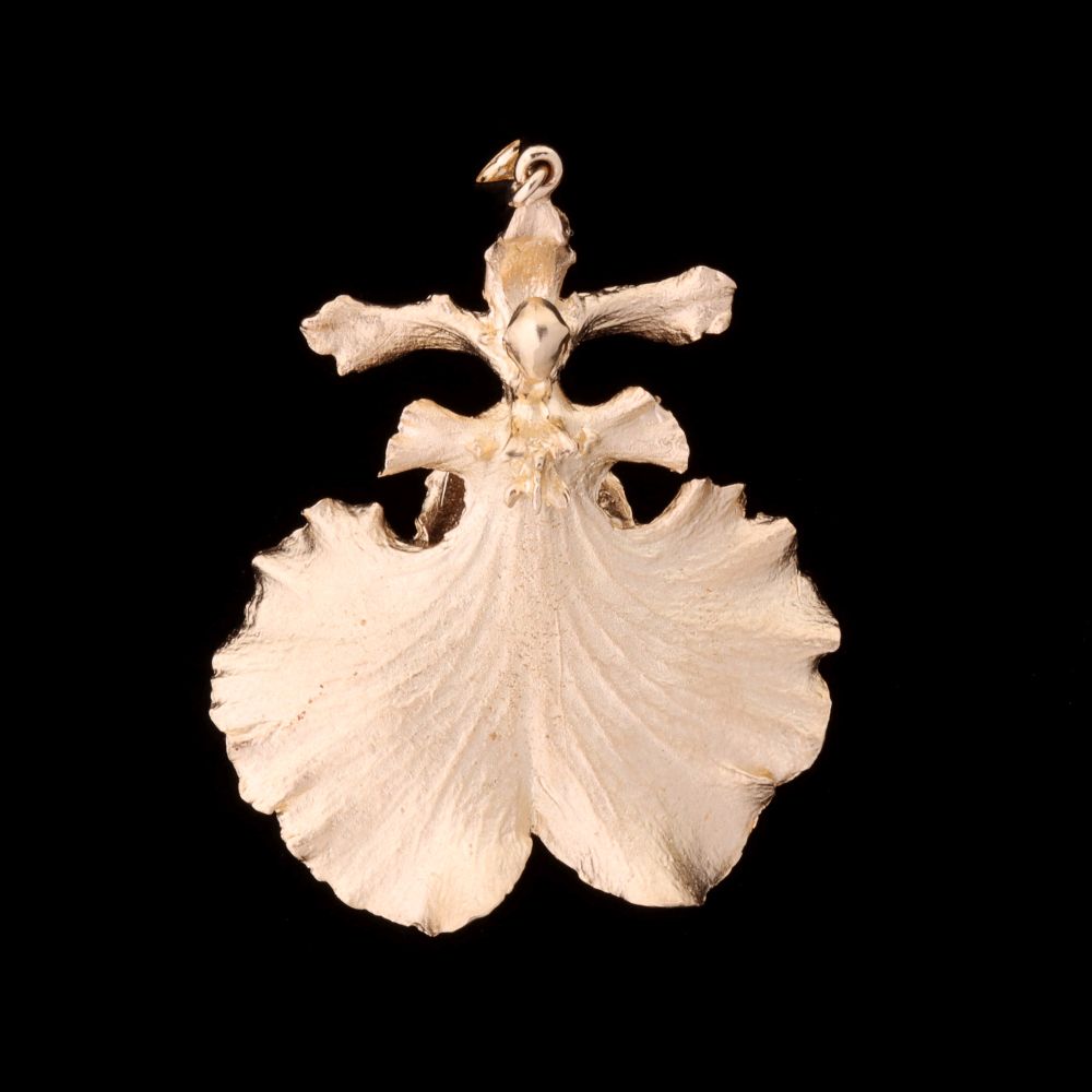 A 14K CAST GOLD GINKGO LEAF PENDANT