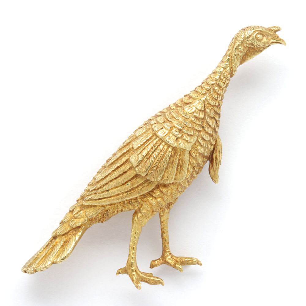 AN 18K SCULPTED YELLOW GOLD FIGURAL WILD TURKEY PIN