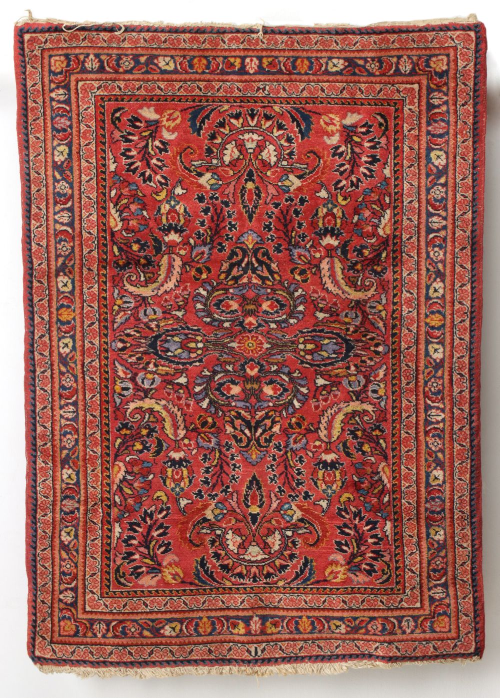 A PERSIAN LILIHAN RUG WITH MEDALLION CIRCA 1930s