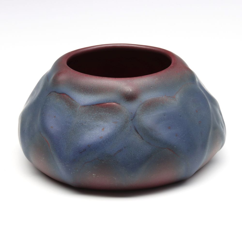 A MULBERRY GLAZE VAN BRIGGLE POT USA MARK 1922-1926