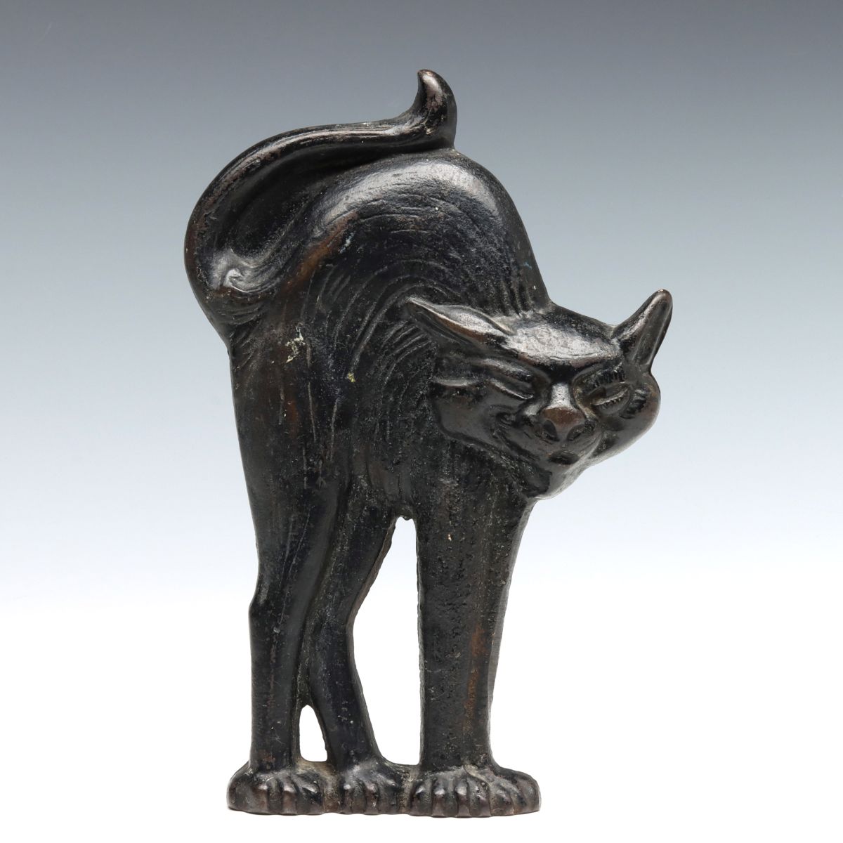 A HALLOWEEN BLACK CAT CAST IRON DOORSTOP