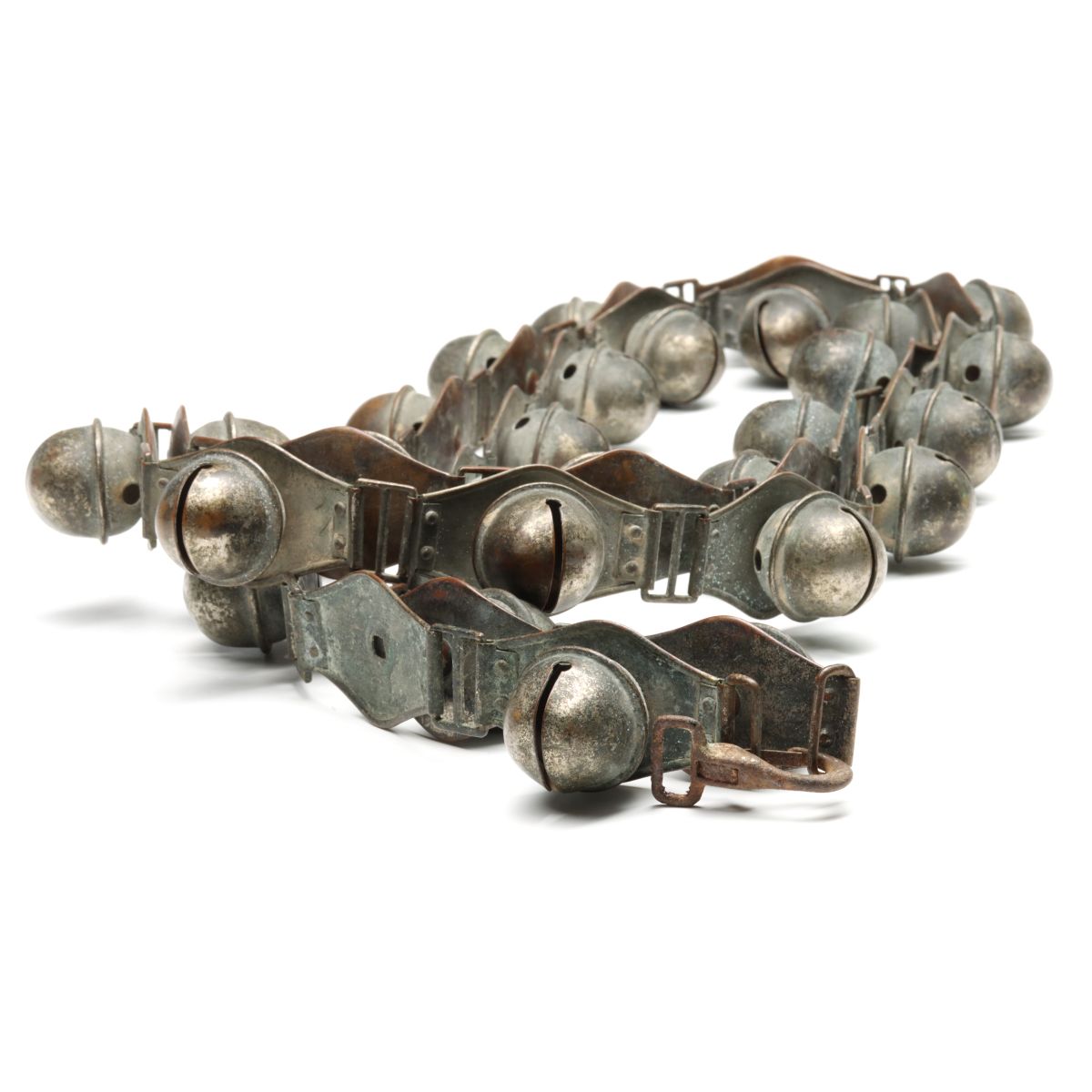 UNUSUAL STRAP OF 31 SLEIGH-TYPE BELLS ON BRASS LINKS