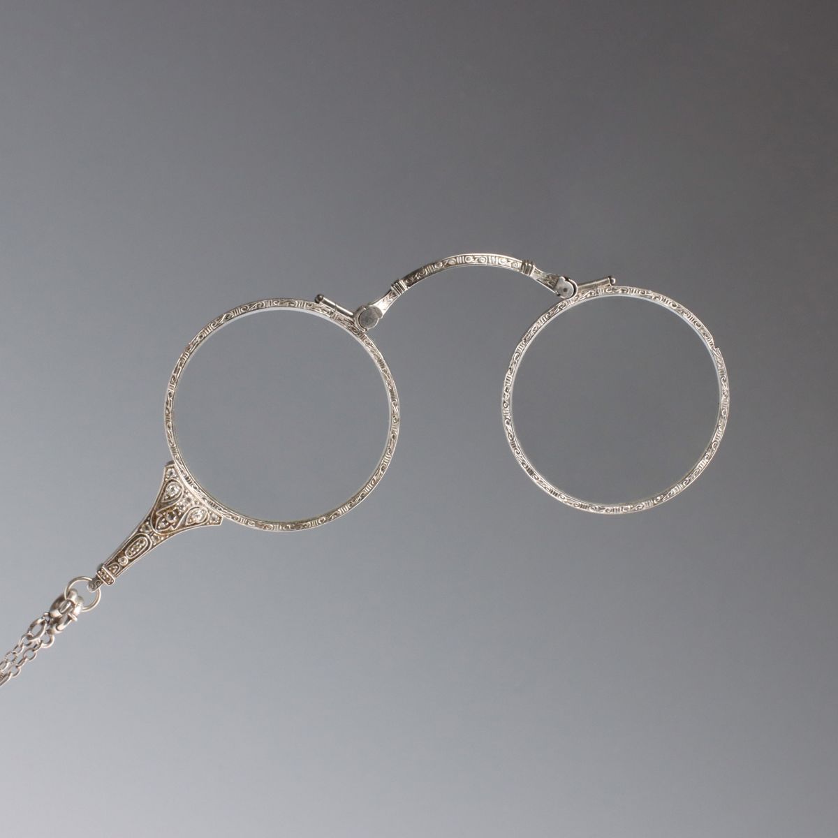 AN EDWARDIAN PLATINUM LORGNETTE WITH DIAMONDS