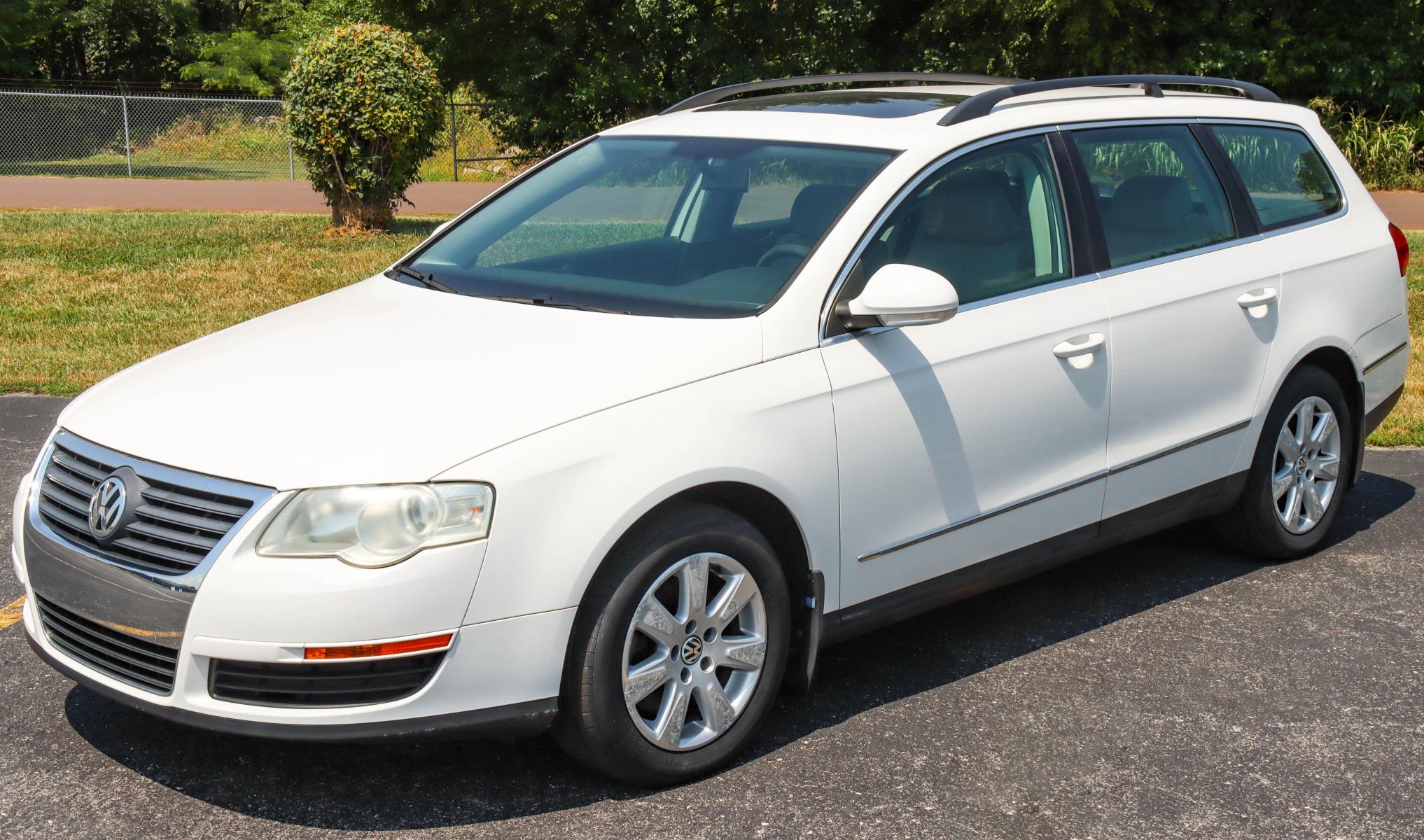 A 2007 VOLKSWAGEN PASSAT WAGON