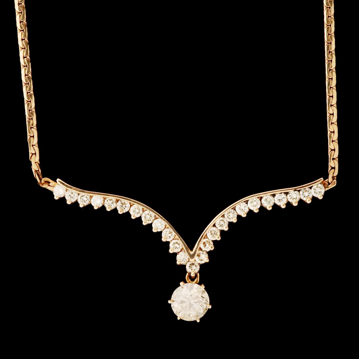 A 3.5 APPROXIMATE KARAT WEIGHT DIAMOND ESTATE NECKLACE