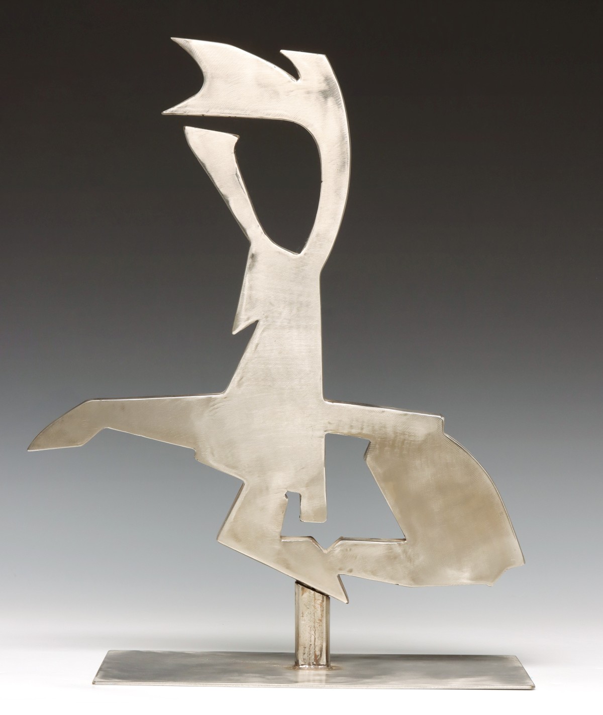 A MODERNIST SCULPTURE ATTRIBUTED EUAN CUNNINGHAM