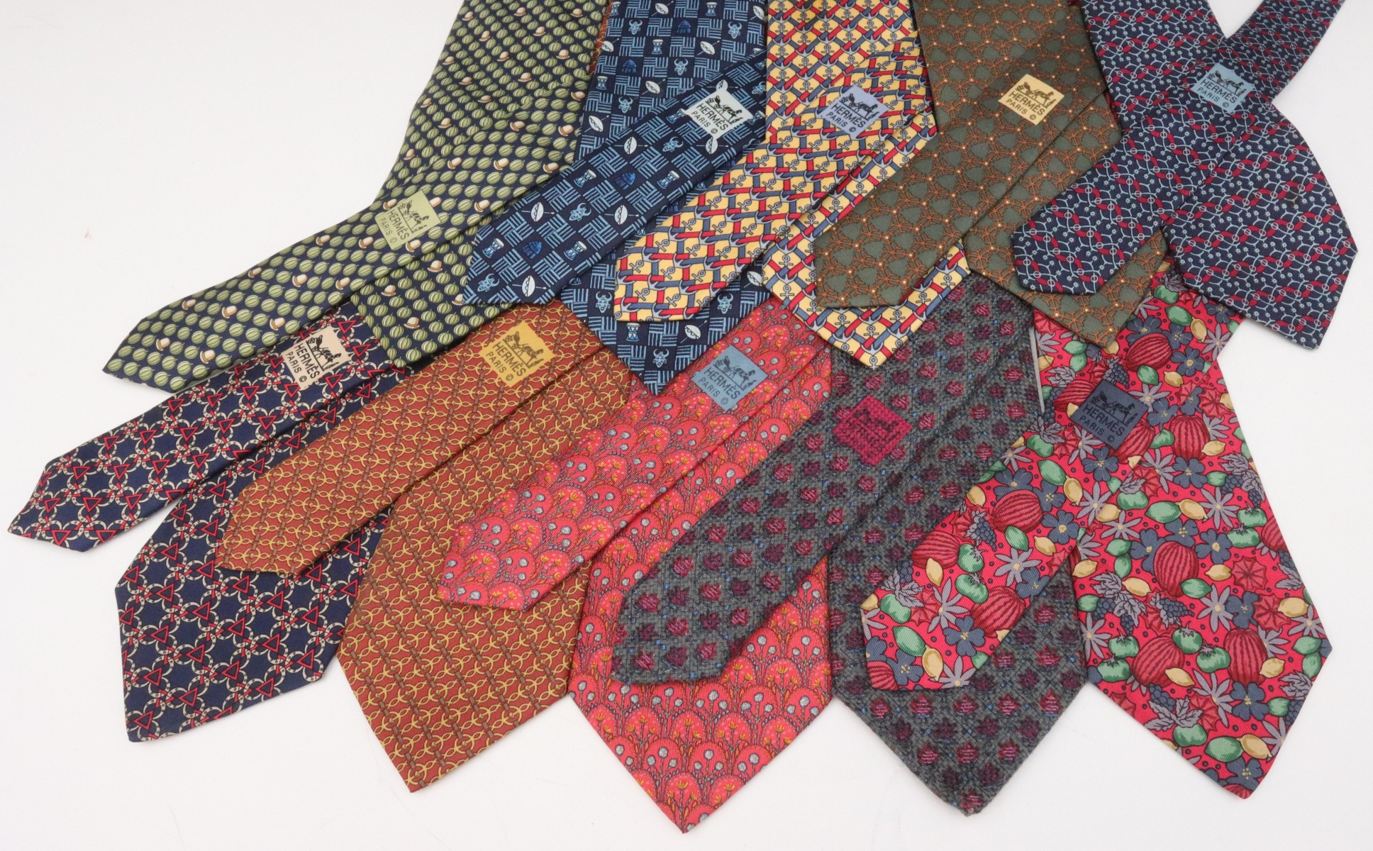 A COLLECTION OF HERMES MEN'S SILK TIES