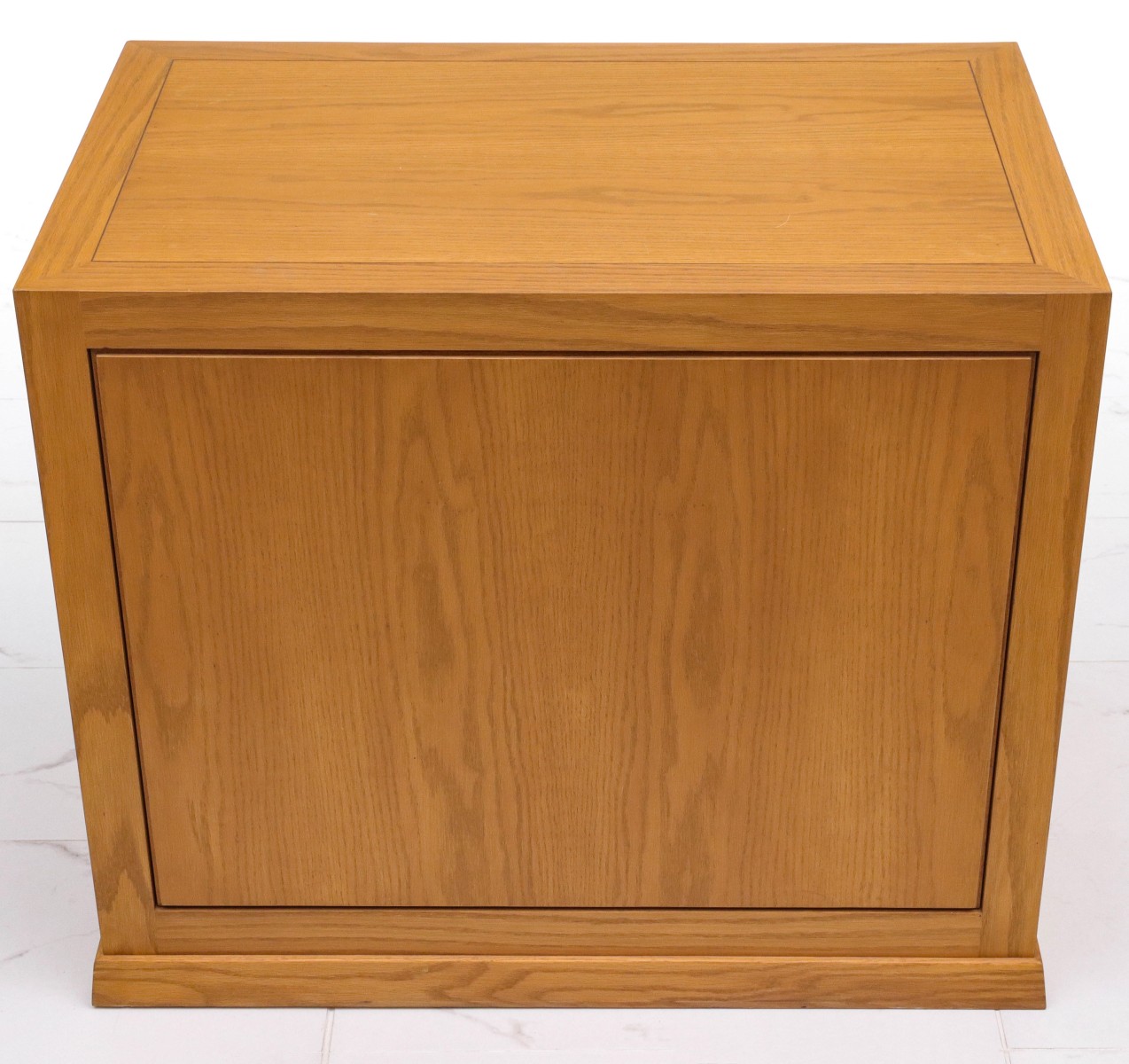 A LATE 20TH C. OAK PEDESTAL SCULPTURE DISPLAY