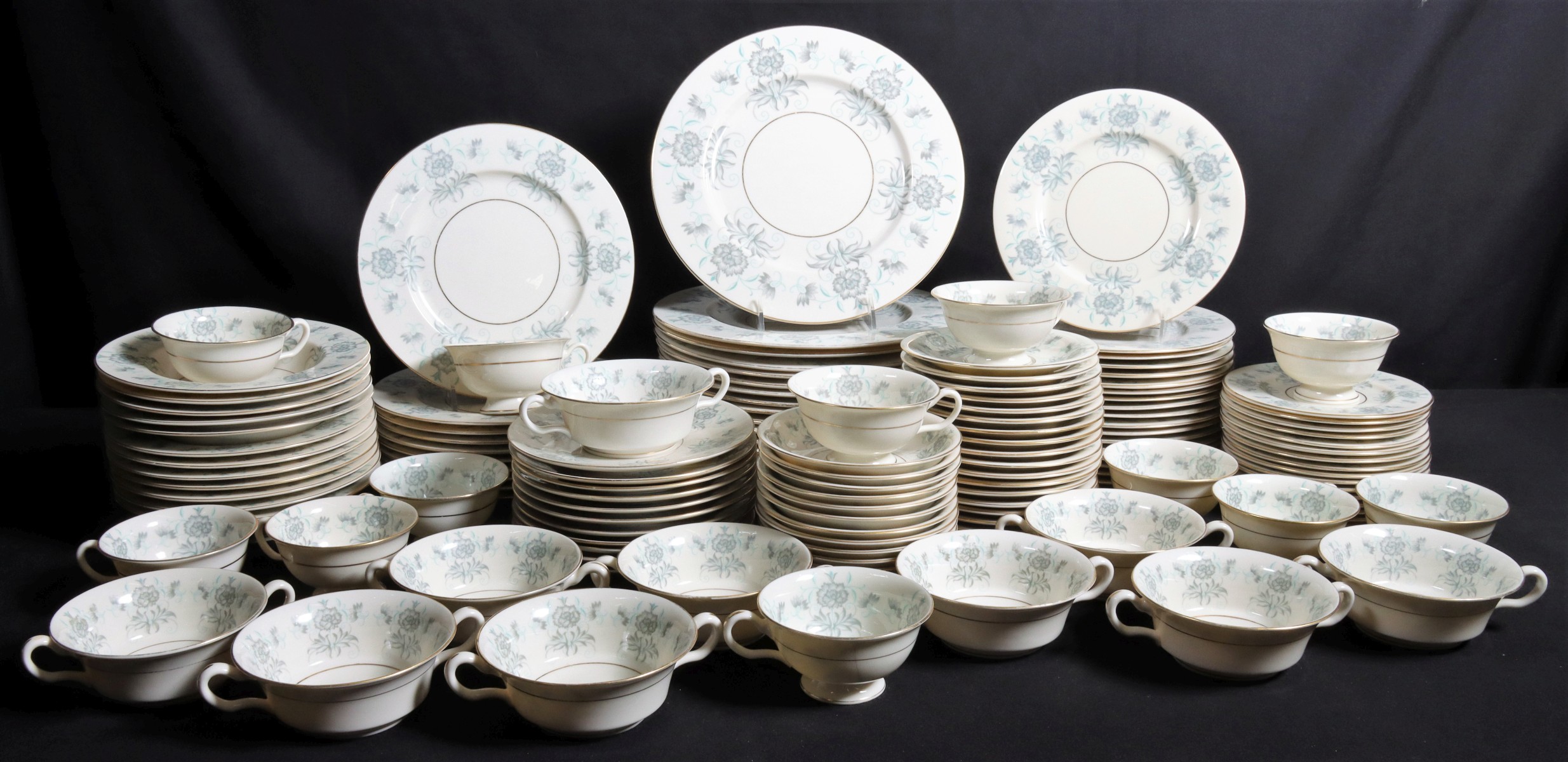 A 113 PIECE SET OF CASTLETON CAPRICE DINNER SERVICE