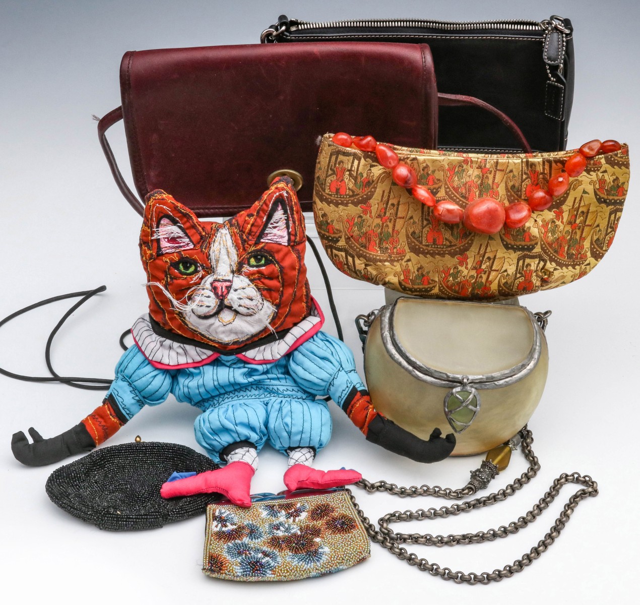A COLLECTION OF ARTISAN AND OTHER PURSES