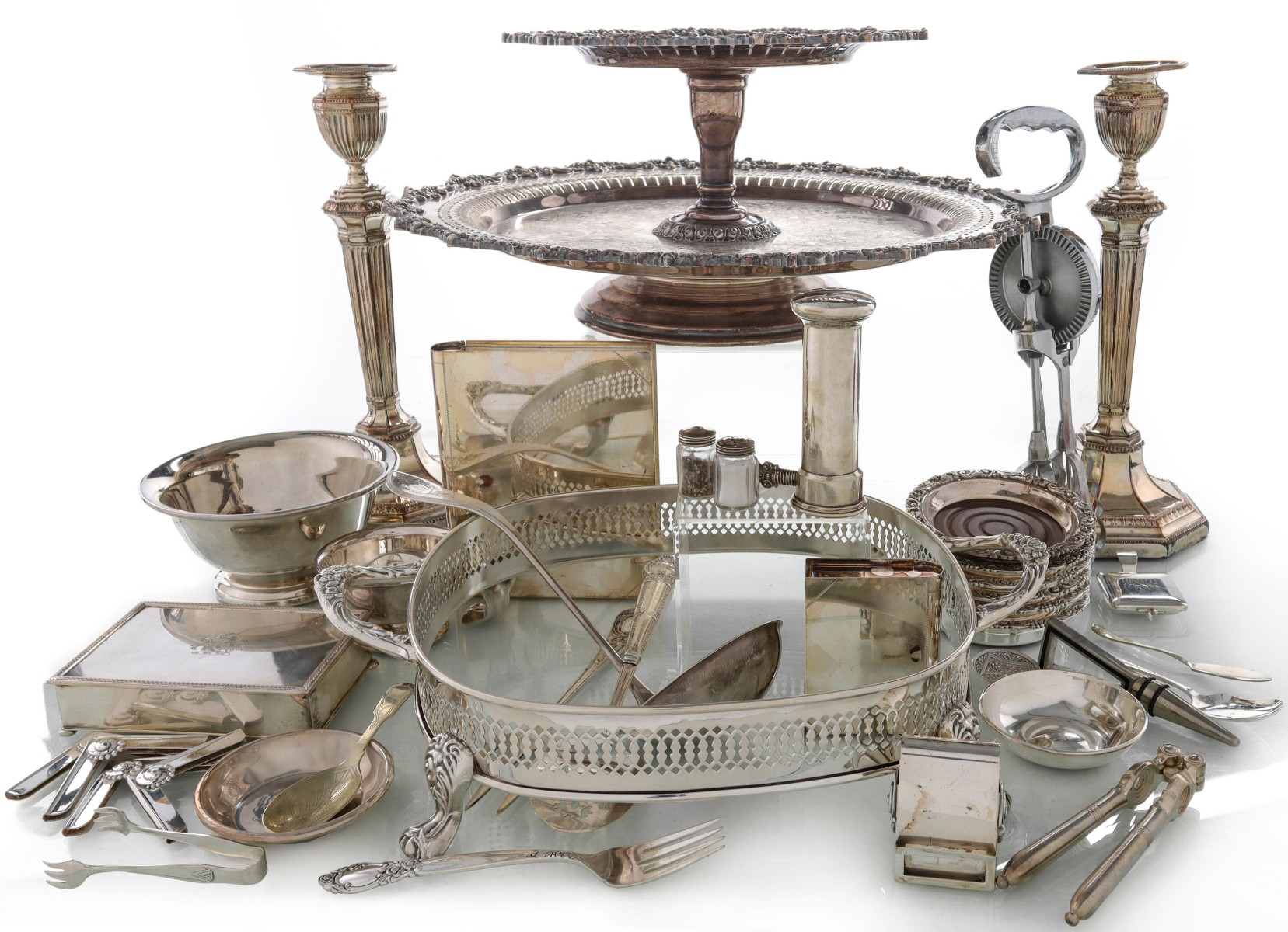 A LARGE COLLECTION OF SILVER PLATED ARTICLES