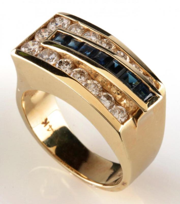 A FINE CONTEMPORARY DIAMOND AND SAPPHIRE FASHION RING 