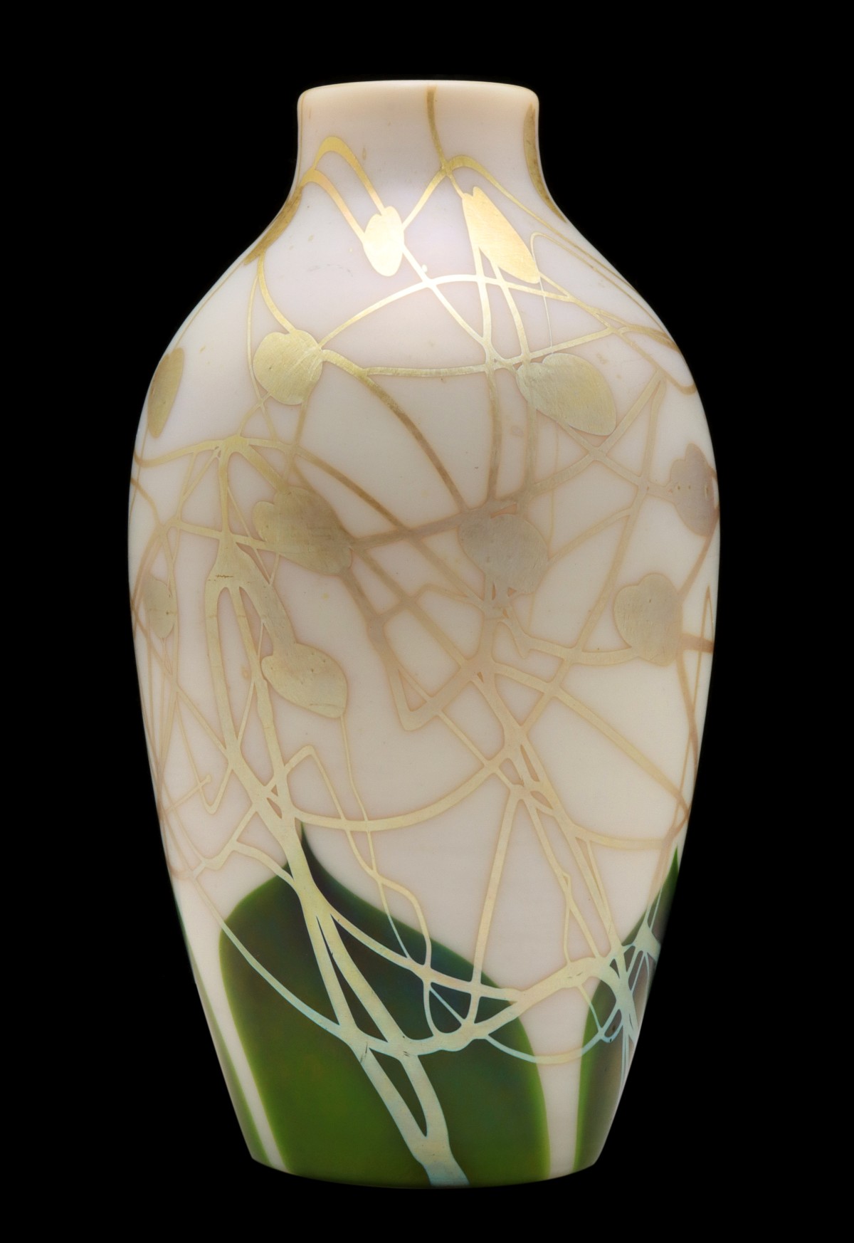 A CARDER HEART AND VINE ART GLASS VASE SIGNED STEUBEN