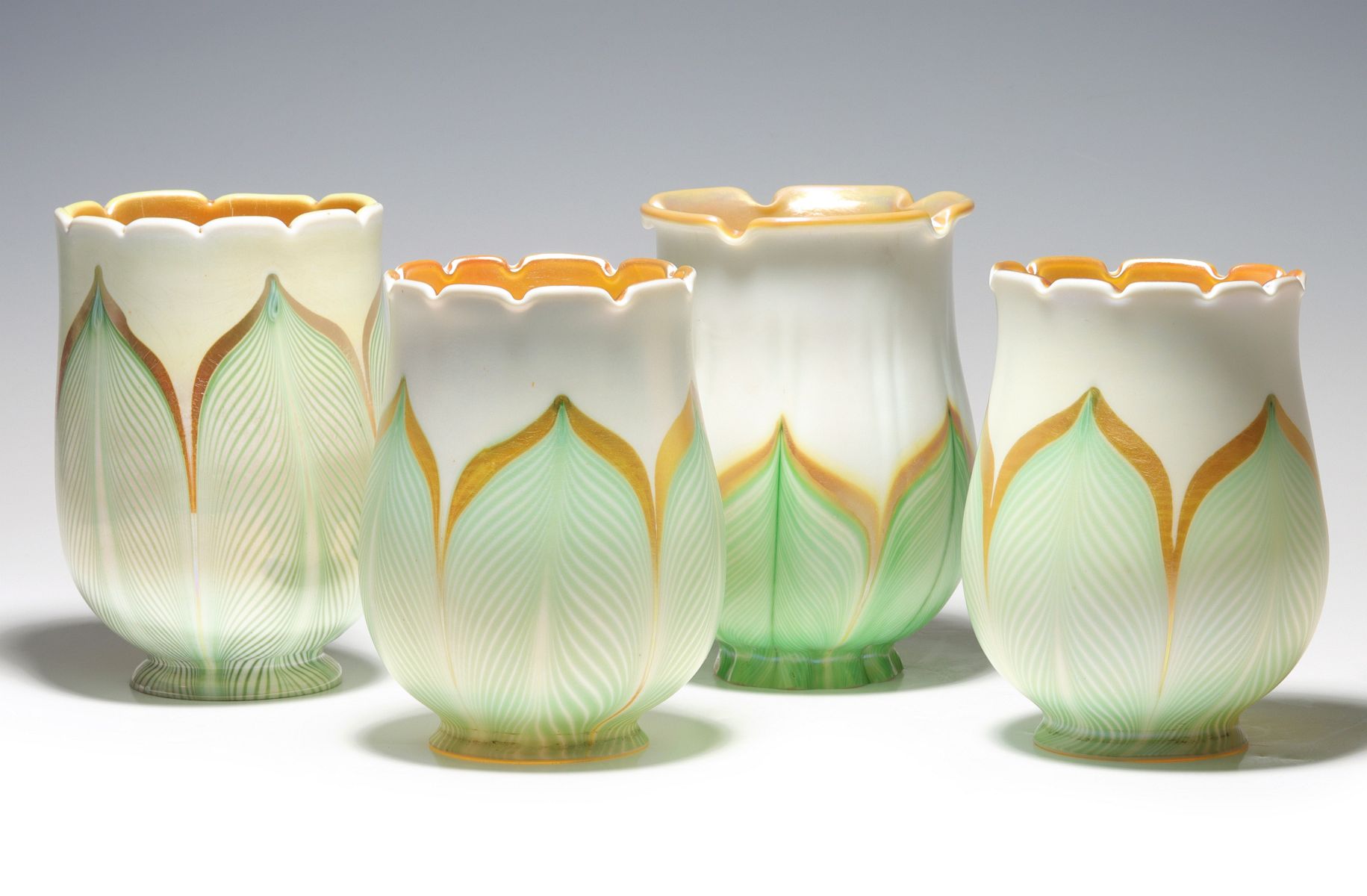 FOUR PULLED FEATHER SHADES, A PAIR SIGNED QUEZAL