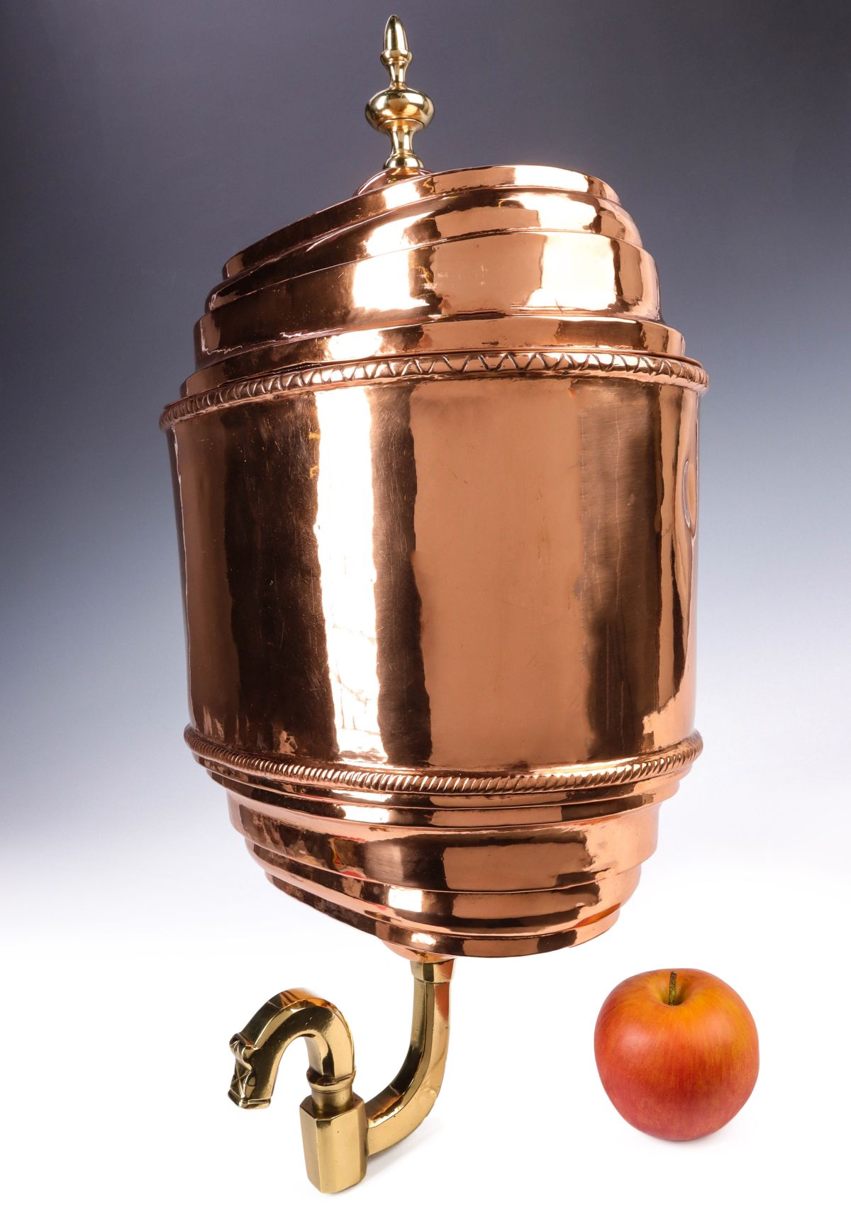 A 19TH CENTURY FRENCH COPPER LAVABO