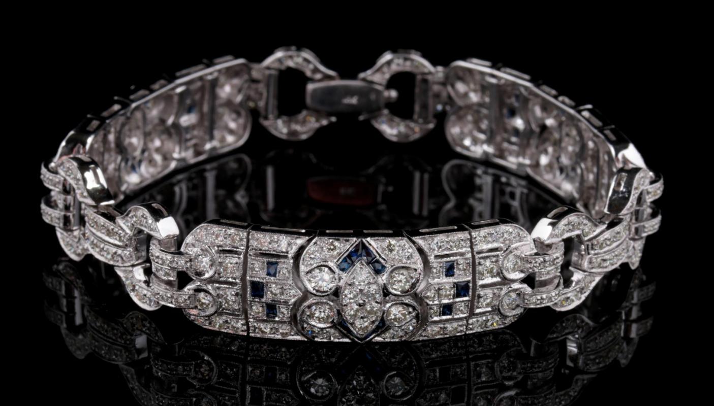 AN 18K ART DECO STYLE DIAMOND AND SAPPHIRE BRACELET