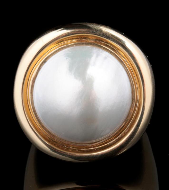 A 14K GOLD MABÉ PEARL FASHION RING