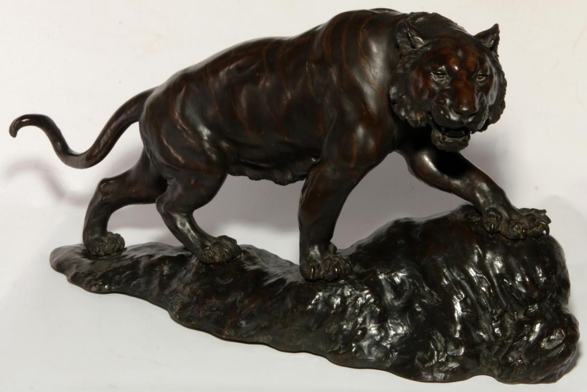 AN EXCEPTIONAL MEIJI PERIOD JAPANESE BRONZE TIGER 30