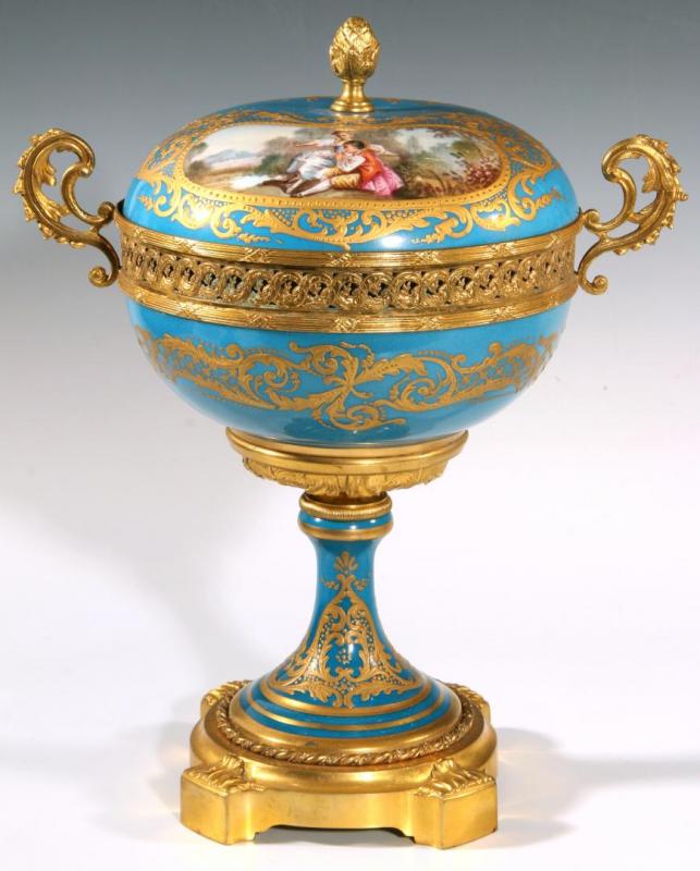 A VERY FINE 19TH C. BLEU CELESTE SEVRES POTPOURRI