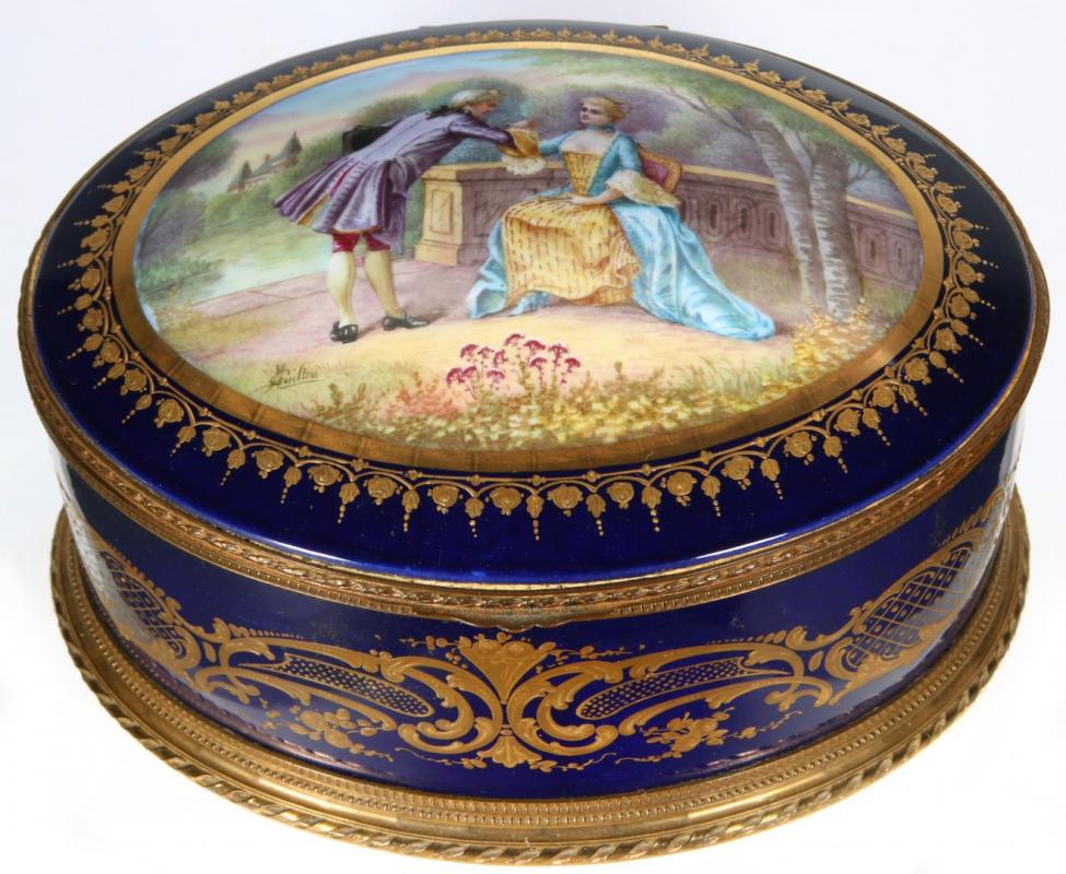 A FINE LARGE SEVRES PORCELAIN BOX SIGNED M. GUILLOU