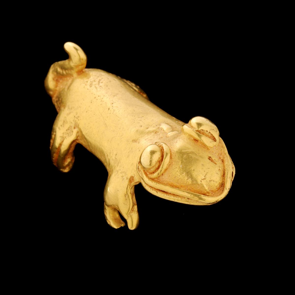 A PRE-COLUMBIAN STYLE 14K GOLD PENDANT