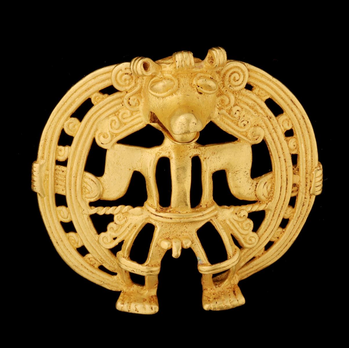 A PRE-COLUMBIAN DIQUIS STYLE 14K GOLD SHAMAN PENDANT