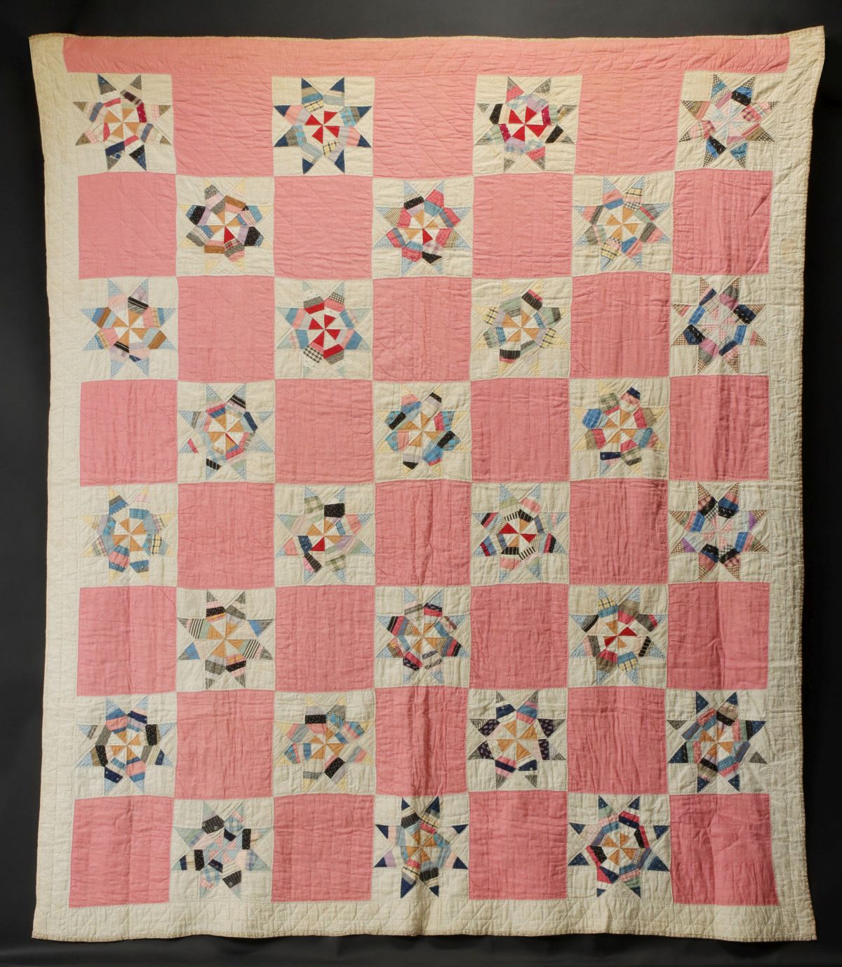 AN ANTIQUE 'STRING STAR' PATTERN QUILT