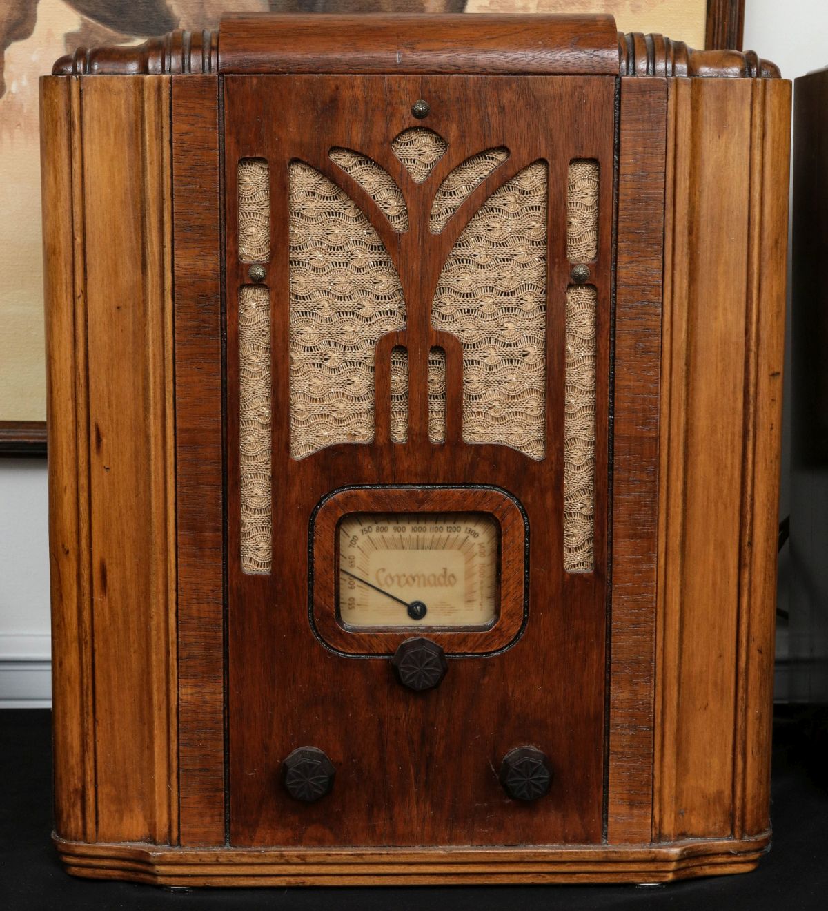 A CORONADO MODEL 550 TOMBSTONE CASE RADIO