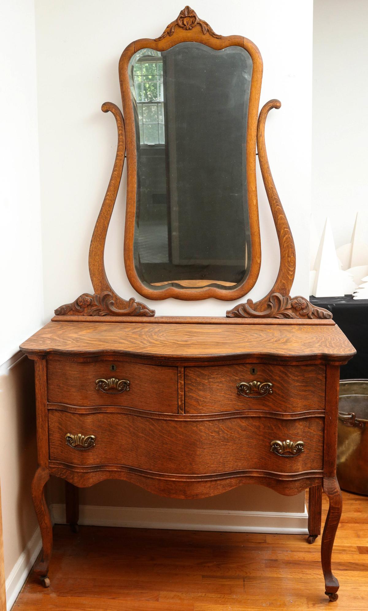 A CIRCA 1900 OAK PRINCESS DRESSER WITH MIRROR