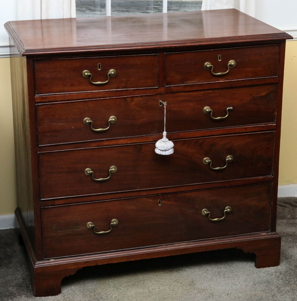 A GOOD EARLY 19TH C. GEORGE III MAHOGANY CHEST