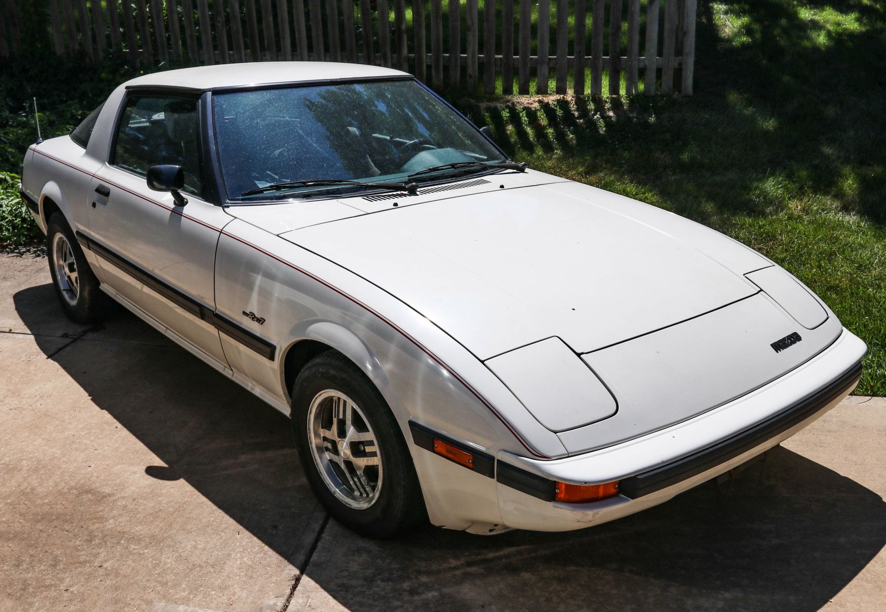 A 1985 MAZDA RX-7