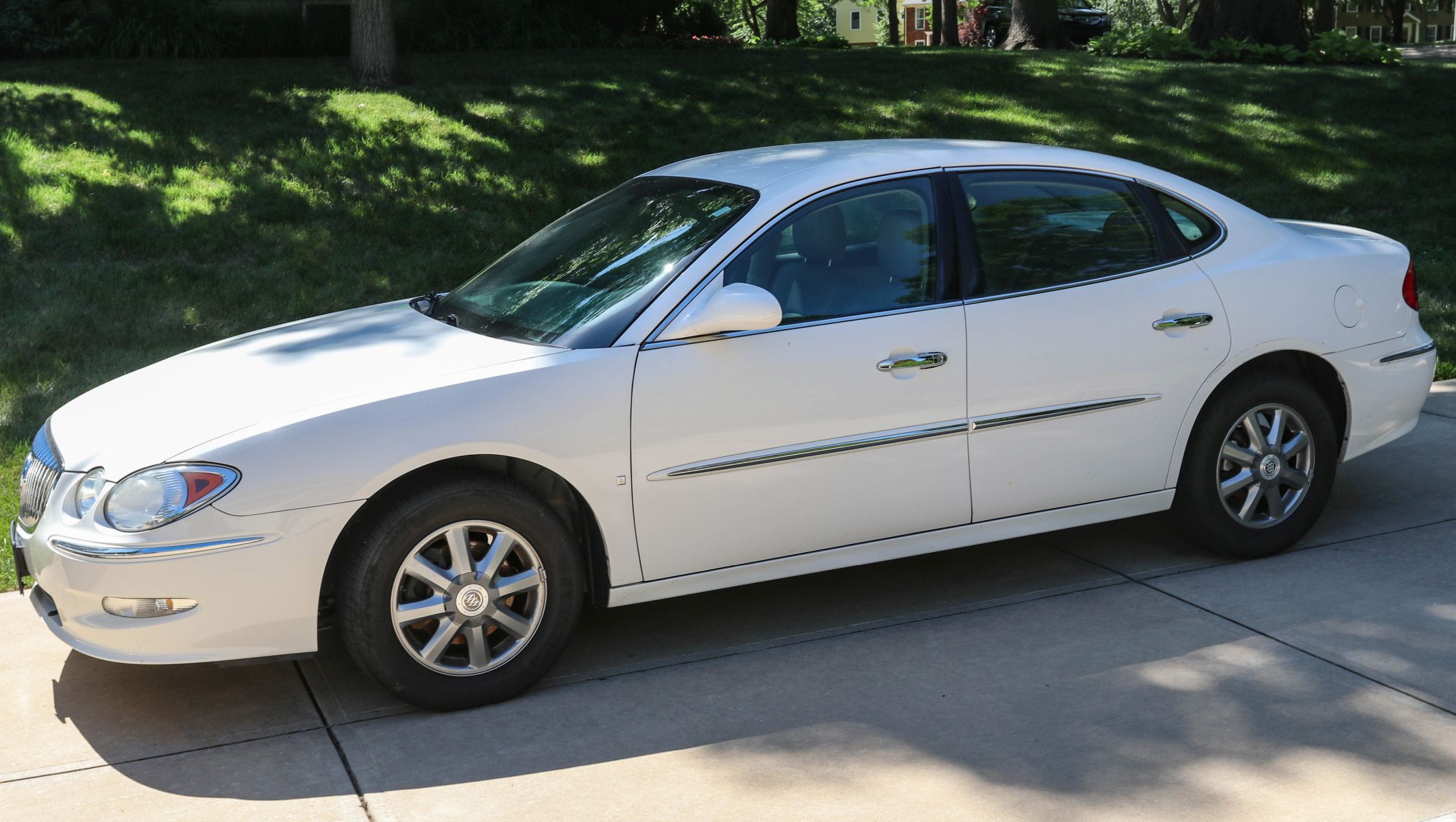 A FOUR DOOR 2008 BUICK LACROSSE CXL