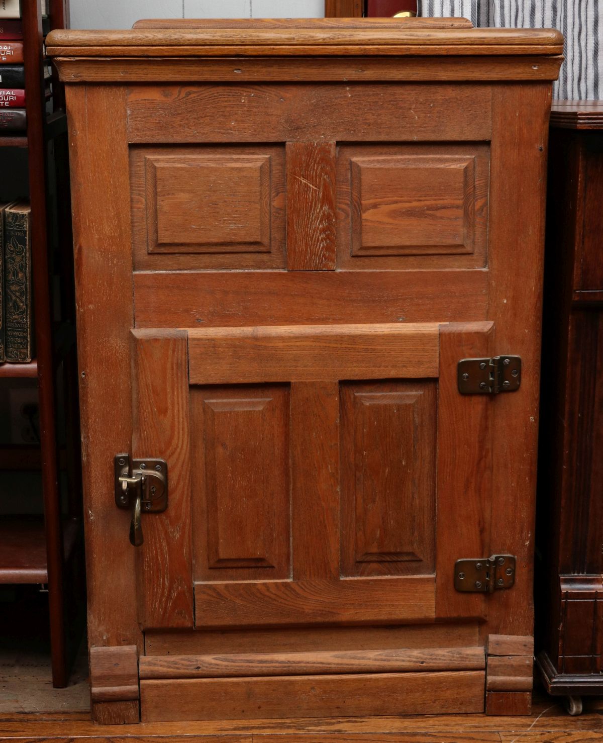 A SMALL SIZE ASH OR OAK ICE BOX WITH DROP PANELS