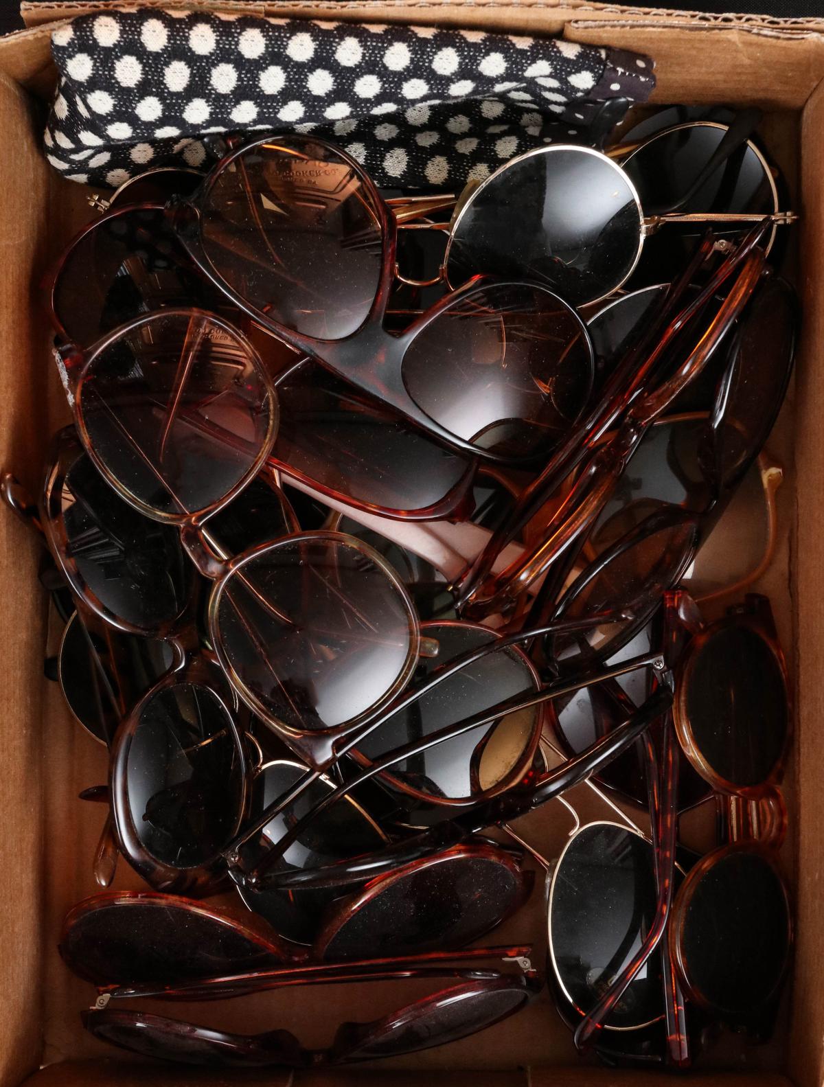 MODERN LADIES' EYEWEAR